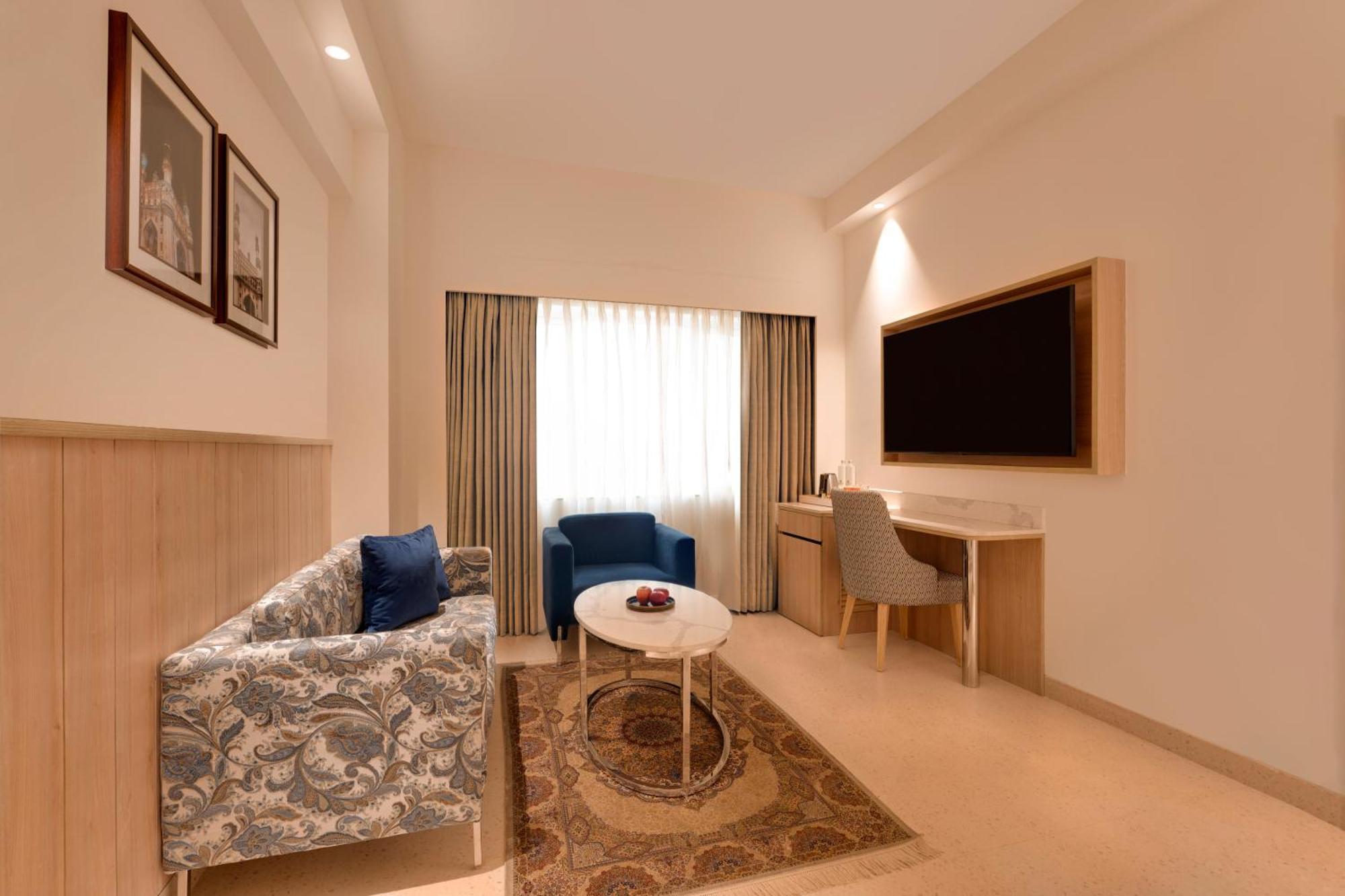 เลมอนทรีพรีเมียร์ไฮเทคซิตี้ไฮเดราบัด Hotel ไฮเดอราบัด ภายนอก รูปภาพ