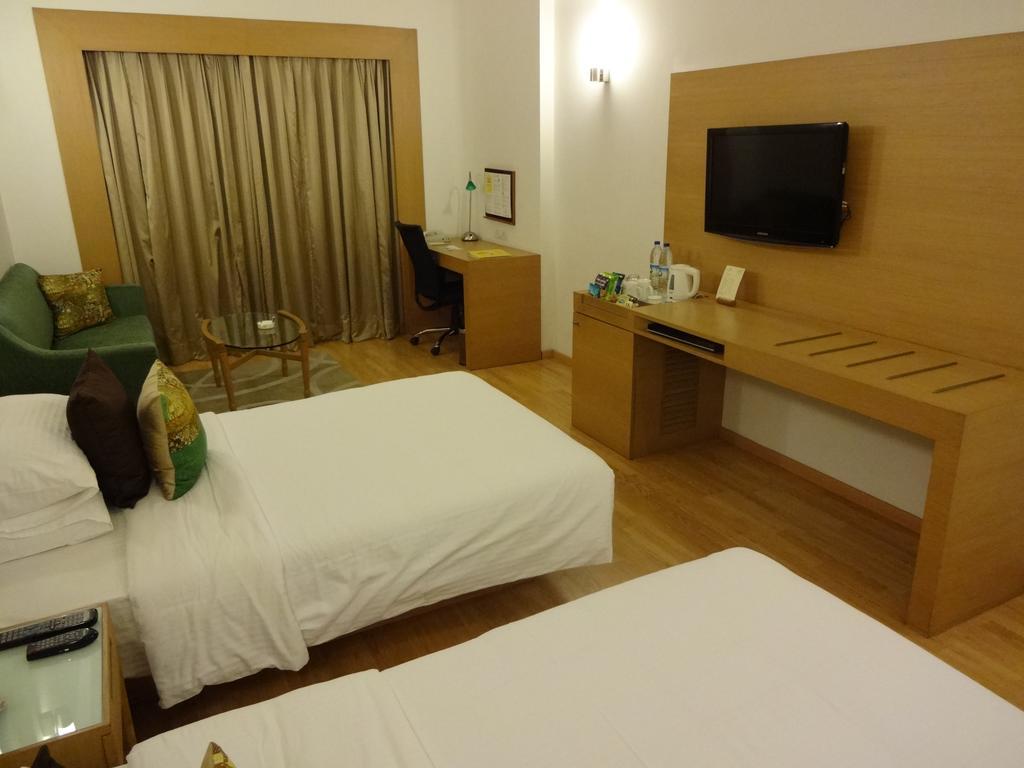 เลมอนทรีพรีเมียร์ไฮเทคซิตี้ไฮเดราบัด Hotel ไฮเดอราบัด ภายนอก รูปภาพ