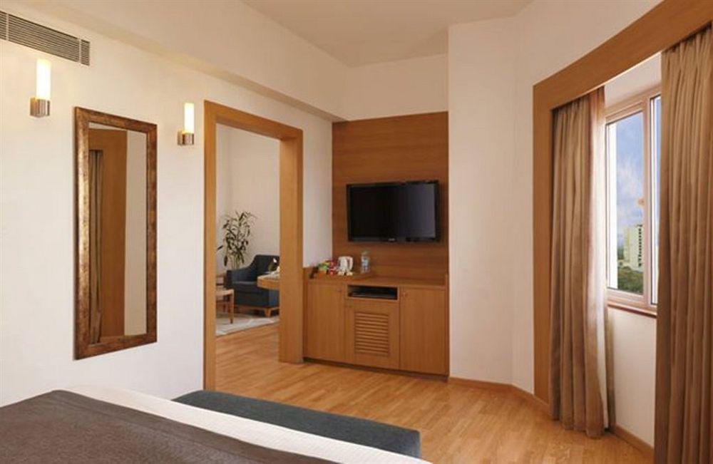 เลมอนทรีพรีเมียร์ไฮเทคซิตี้ไฮเดราบัด Hotel ไฮเดอราบัด ภายนอก รูปภาพ